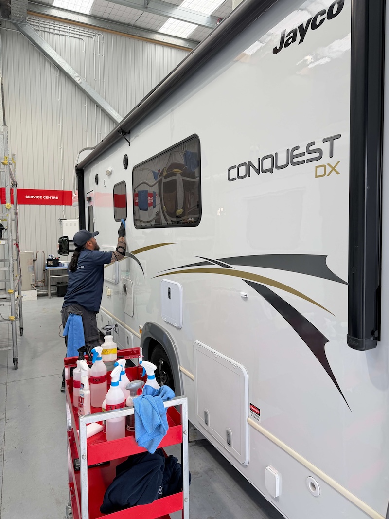 Detailing and polishing a Jayco Conquest DX motorhome
